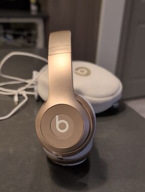 Beats by Dre Solo II wireless Over-Ear Headphones - Rose Gold